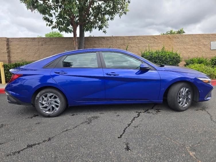 Used 2024 Blue Hyundai SEL image 6