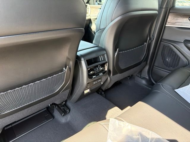 New 2026 Baltic Gray Metallic Clear-Coat Exterior Paint Jeep Altitude image 10