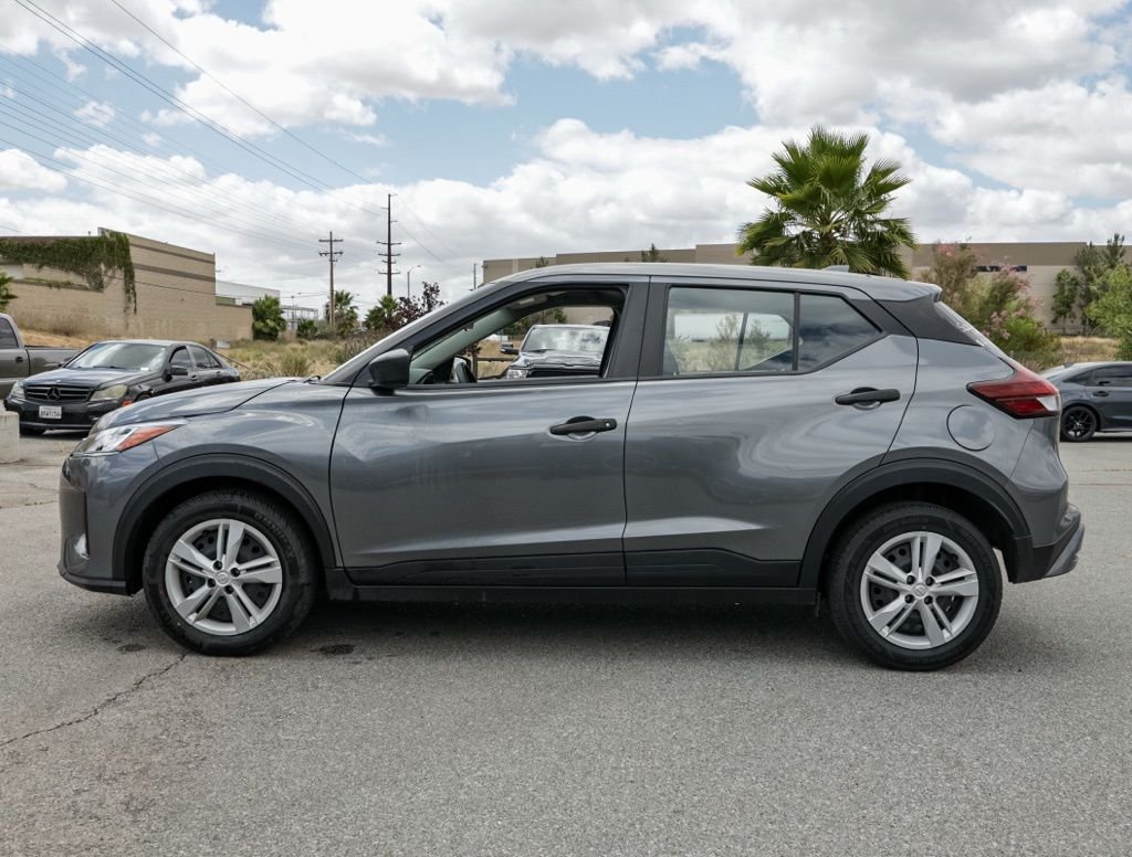 Used 2024 Gray Nissan S image 6