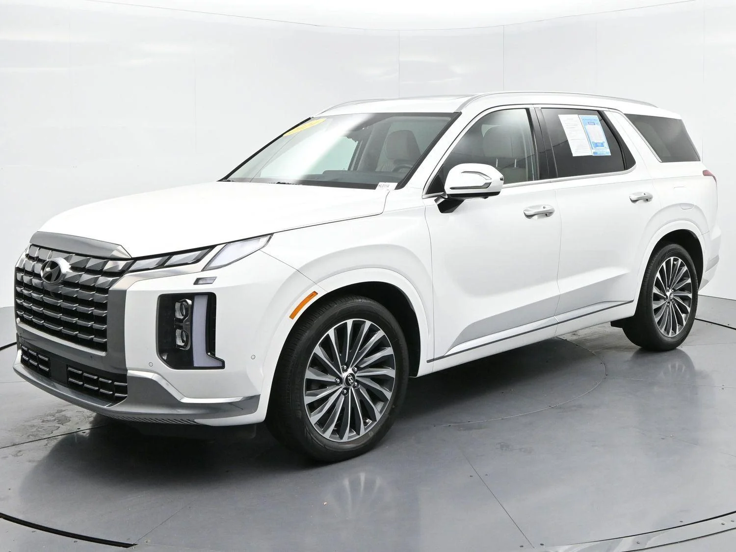Used 2024 Hyper White Hyundai Calligraphy image 3