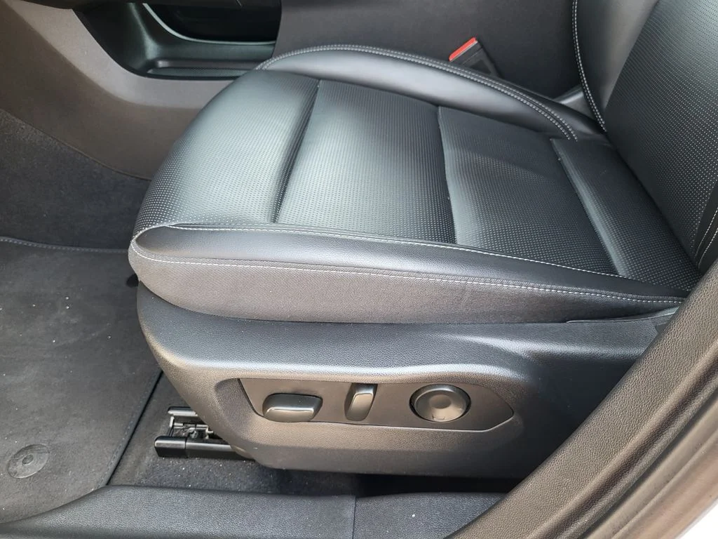 Used 2024 Summit White Buick Preferred image 19
