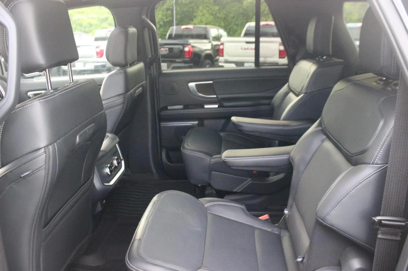 Used 2025 Black Ford Platinum image 37