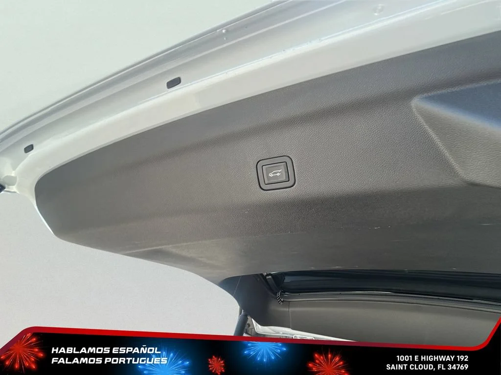 Used 2026 Glacier White Tricoat GMC Denali Ultimate image 33