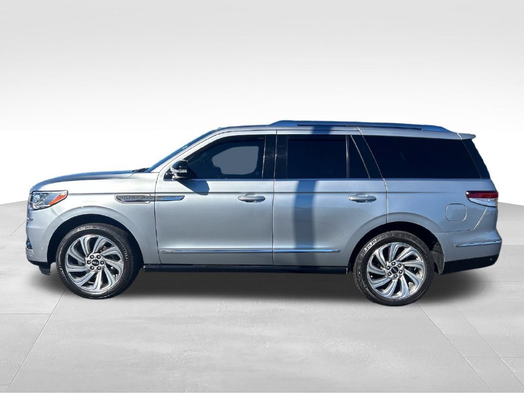 Used 2022 Silver Lincoln Reserve image 2