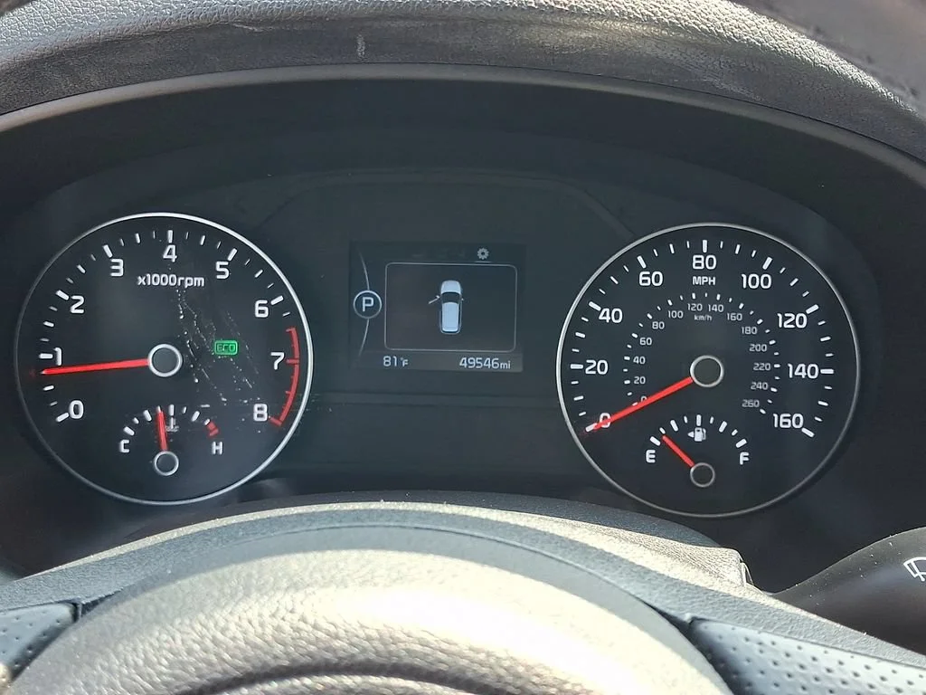 Used 2019 White Kia EX image 26