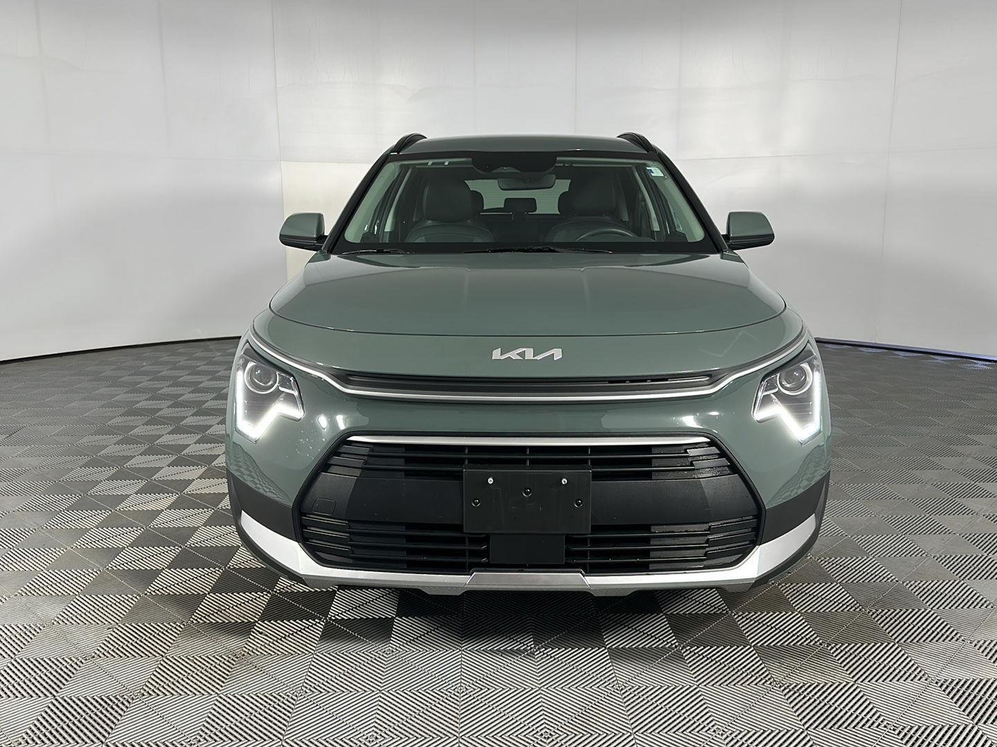 Used 2023 Cityscape Green Kia EX image 2