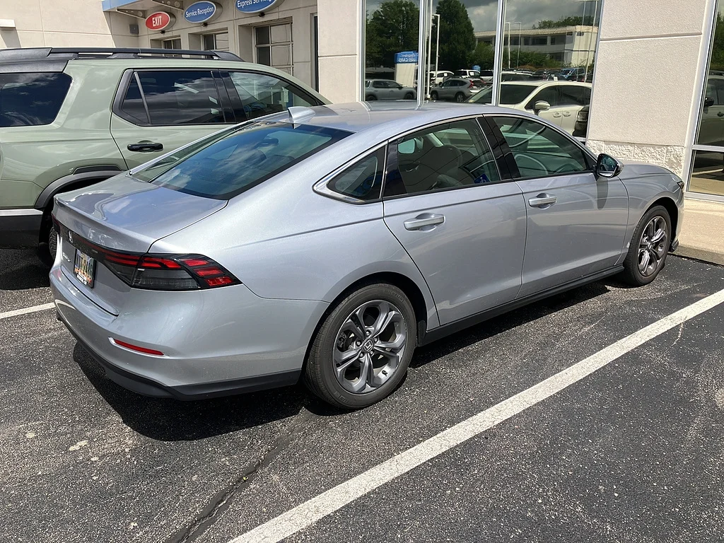 Certified Used 2023 Lunar Silver Metallic Honda EX image 3