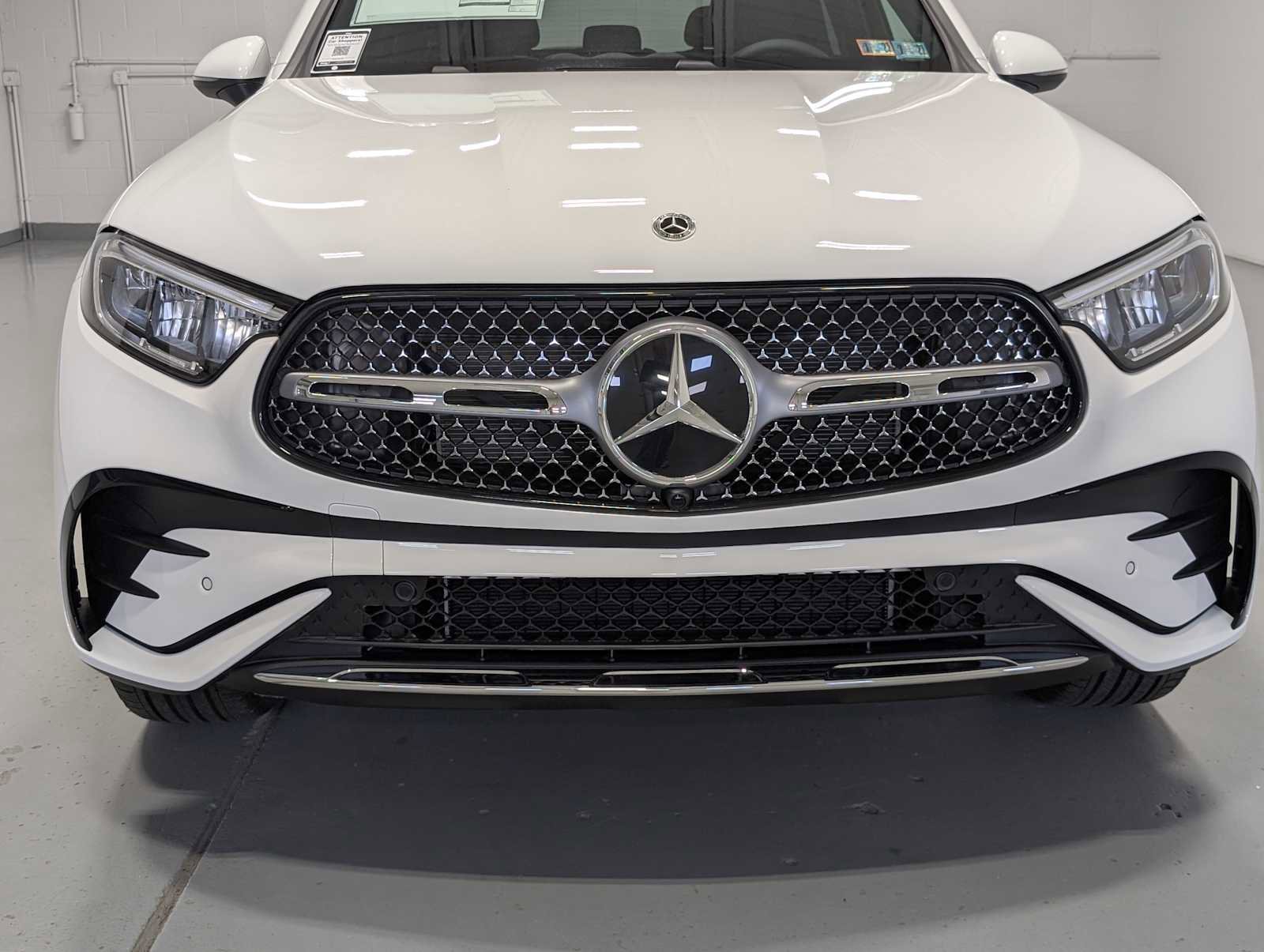 New 2026 Polar White Mercedes-Benz GLC 300 image 2