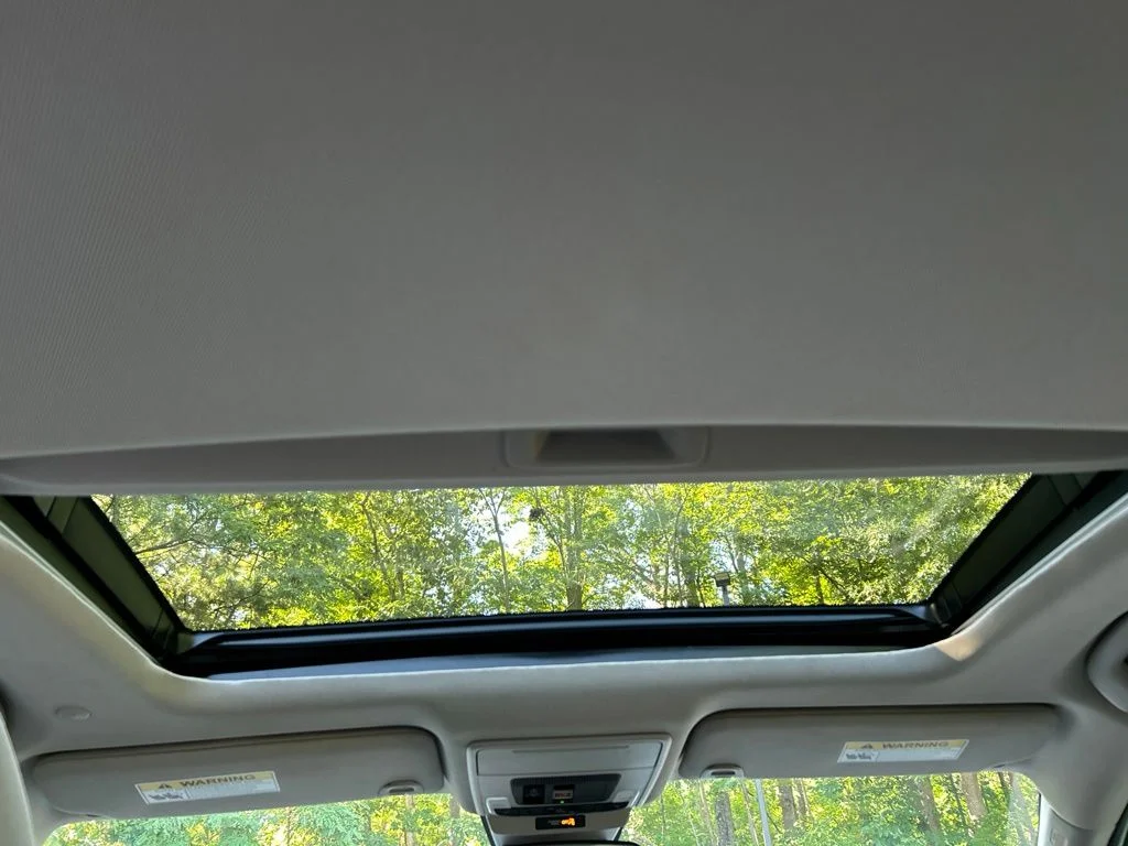 Used 2023 White Honda EX image 28