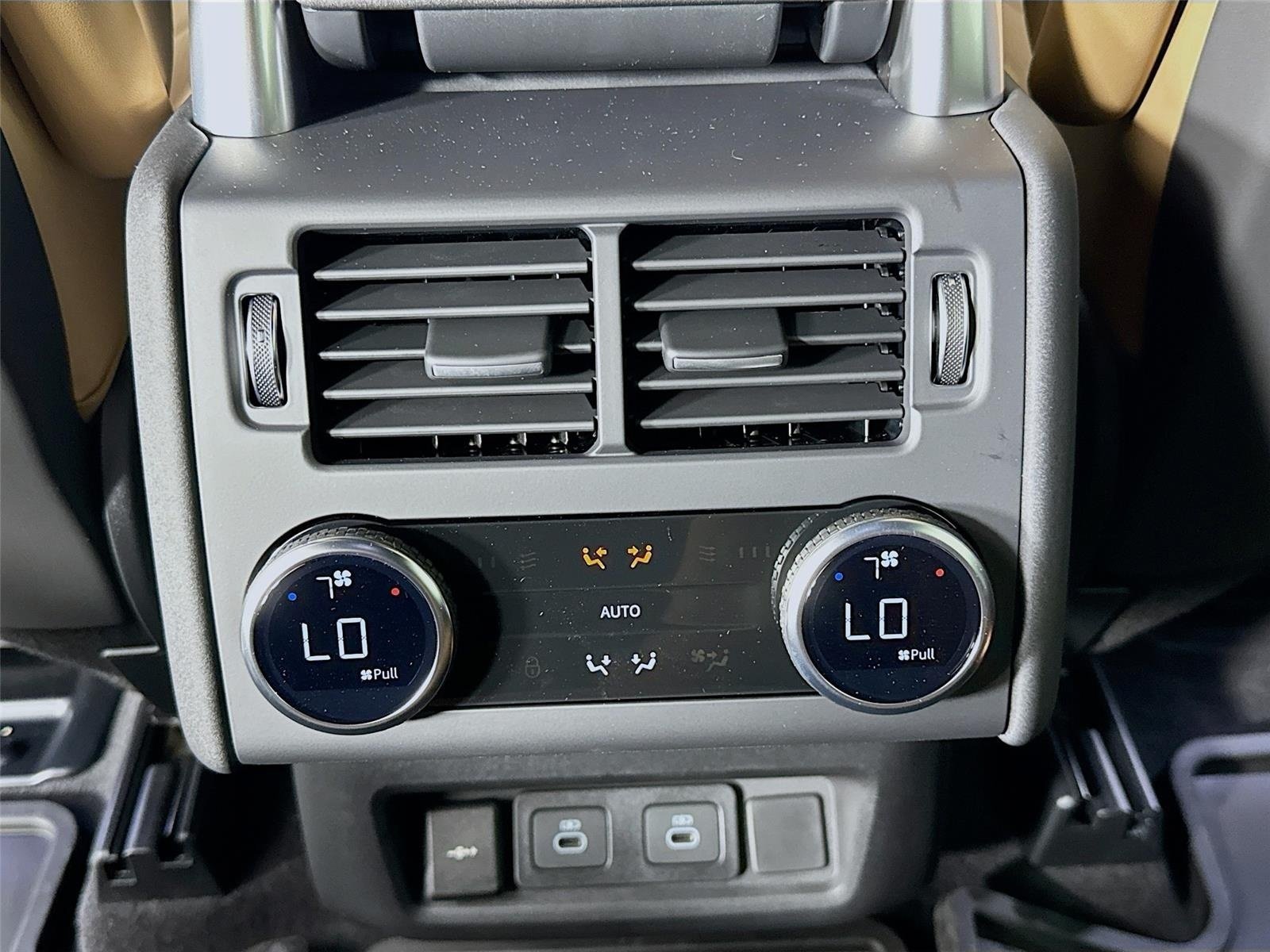 Used 2026 Gray Land Rover Dynamic SE image 27