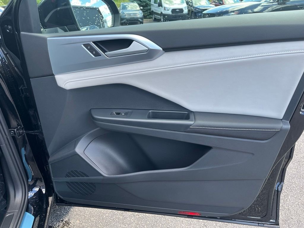 New 2026 Black Volkswagen 1.5T SE image 11
