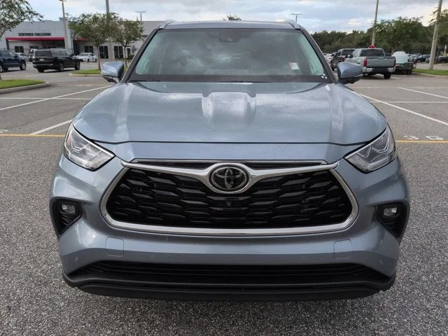 Certified Used 2024  Toyota Limited image 9