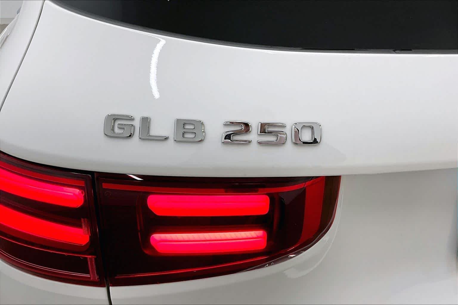New 2026 Polar White Mercedes-Benz GLB 250 image 15