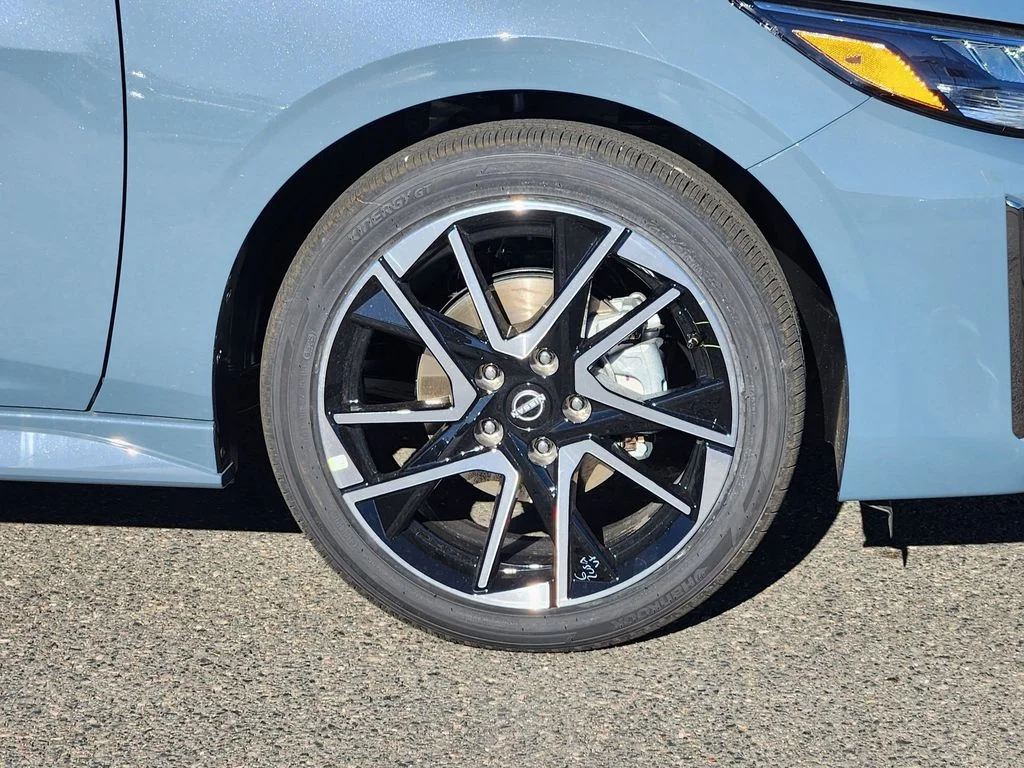 2025 Nissan Sentra SR - Photo 9