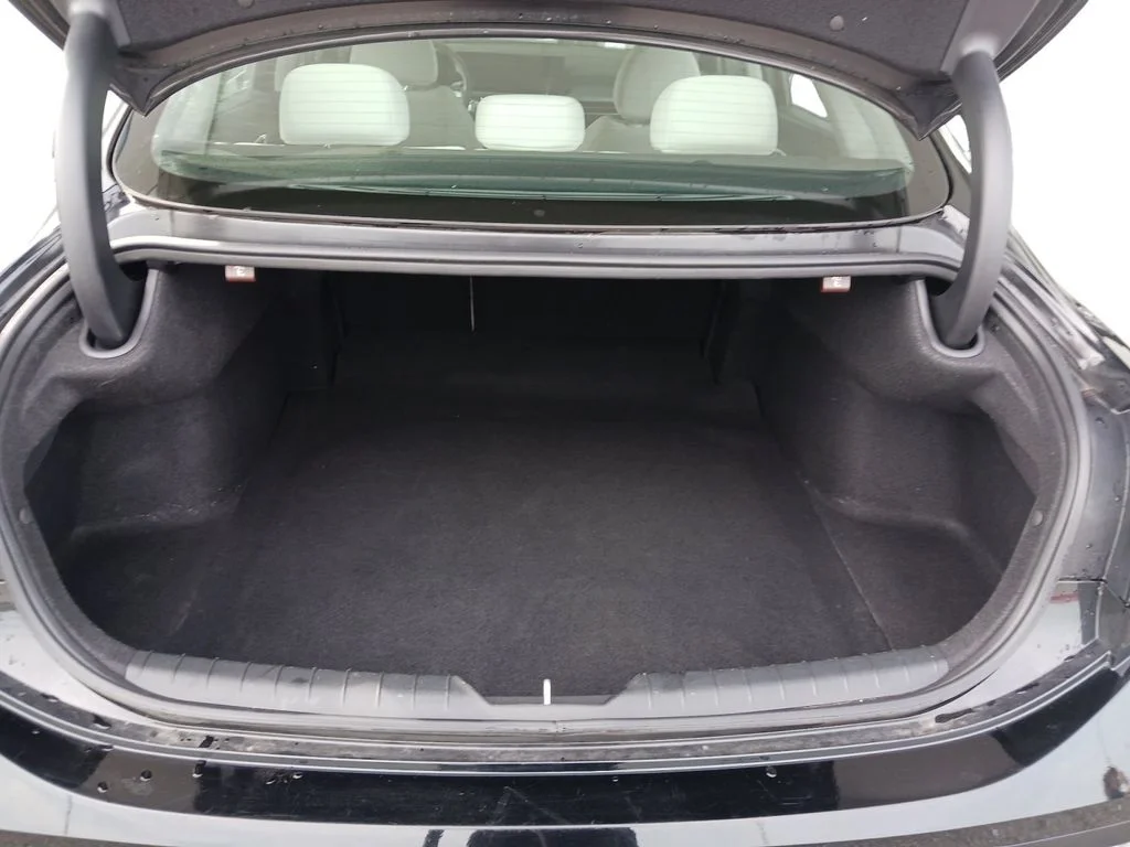 Used 2025 Black Hyundai SEL image 13