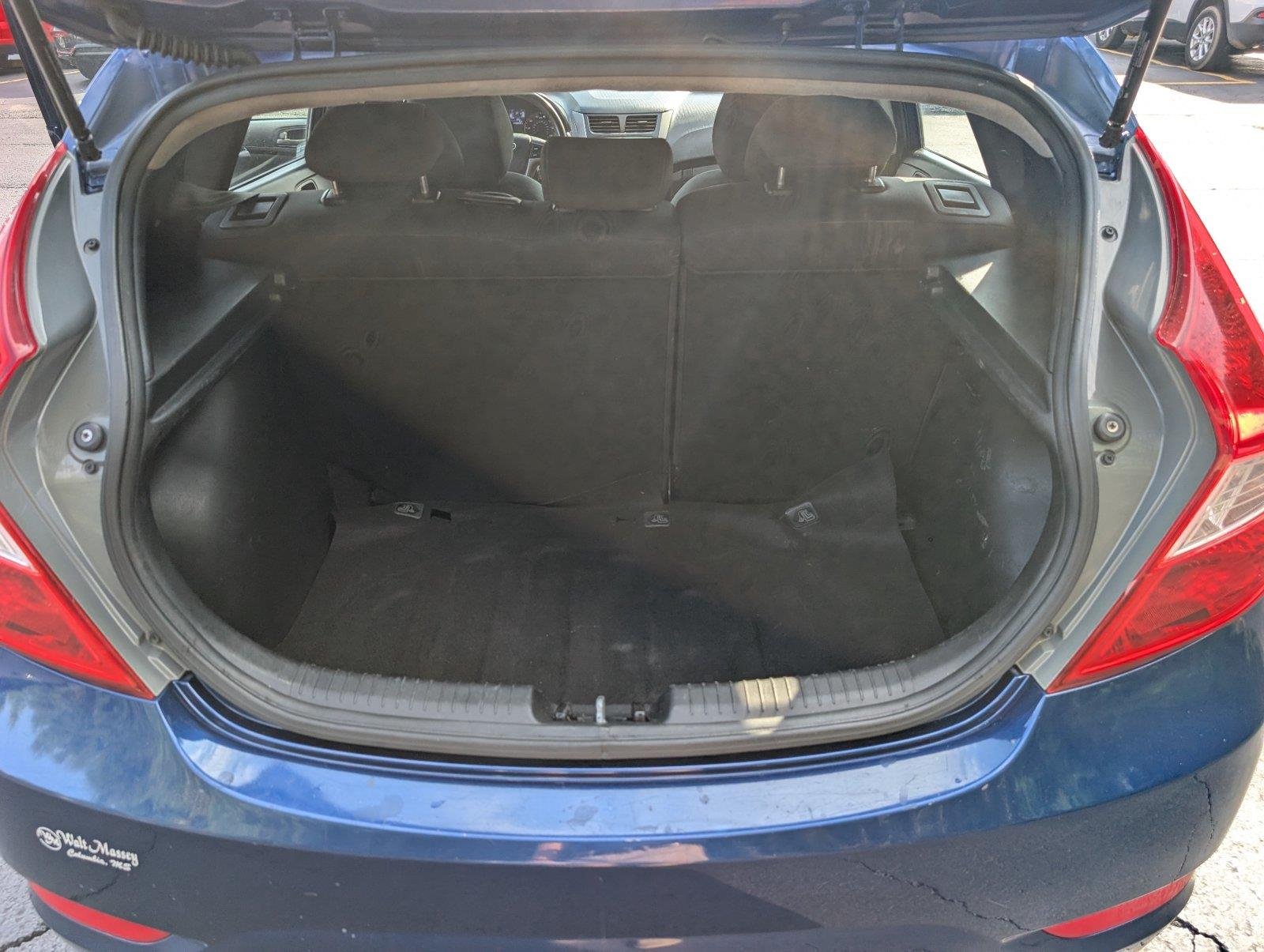 Used 2017 Pacific Blue Pearl Hyundai SE image 33