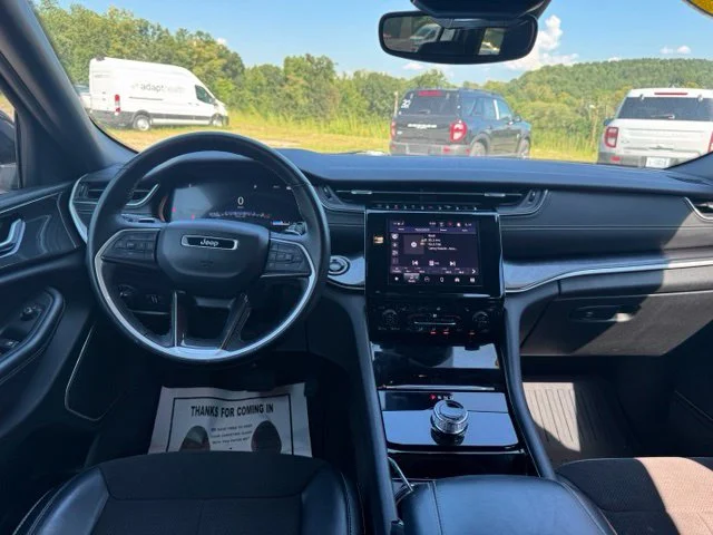 Used 2022 White Jeep Altitude image 17