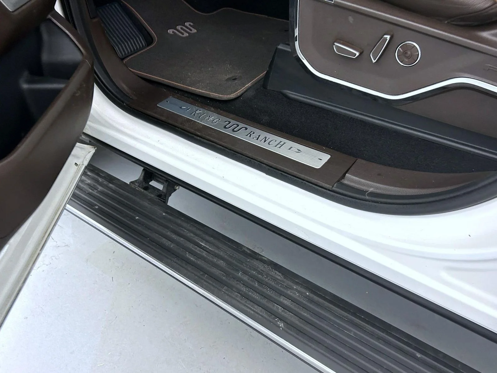 Used 2024 White Ford King Ranch image 9