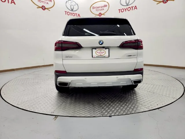 Used 2022 White BMW xDrive40i image 7