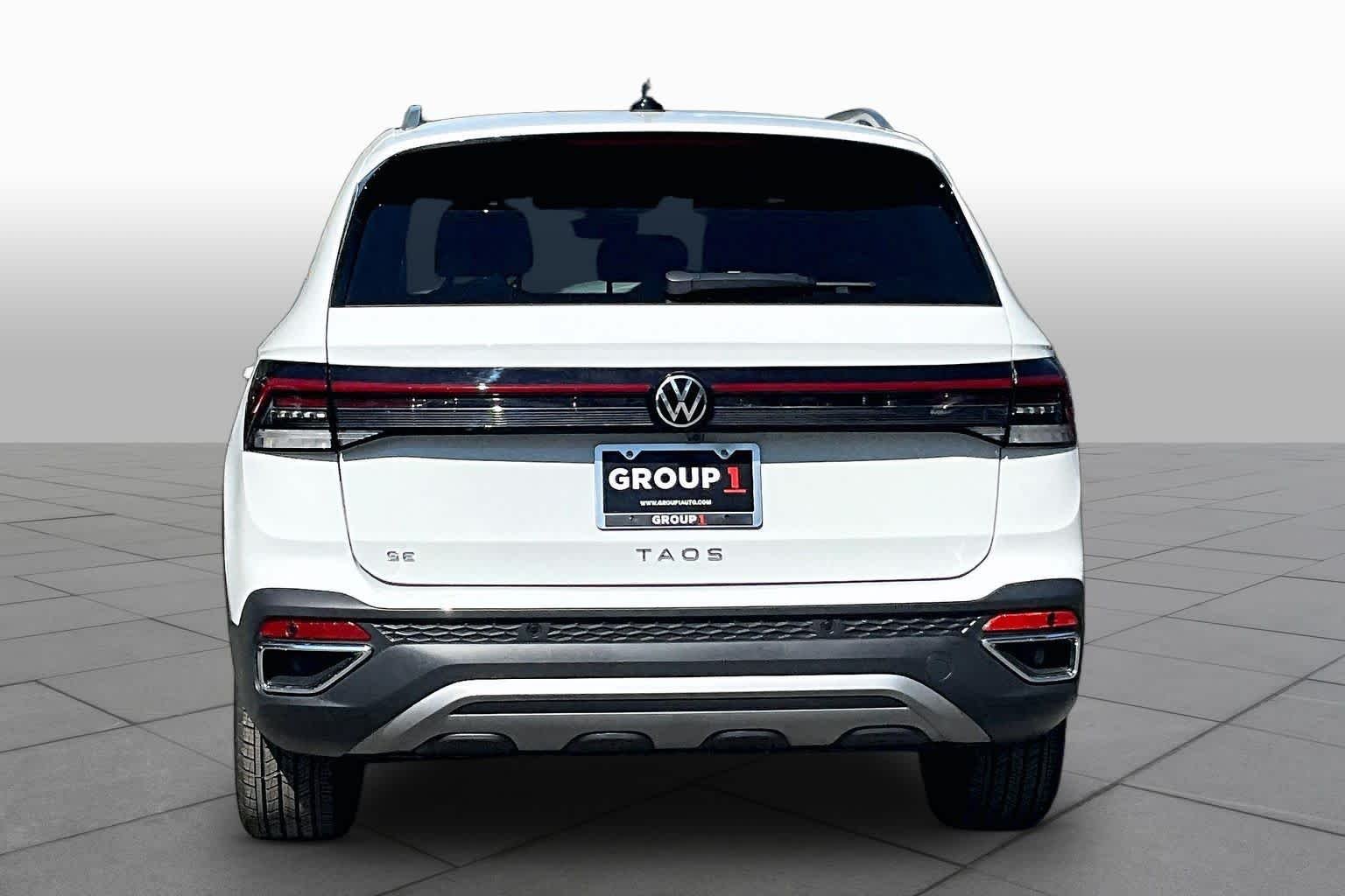 New 2027 Pure White exte Volkswagen SE image 4