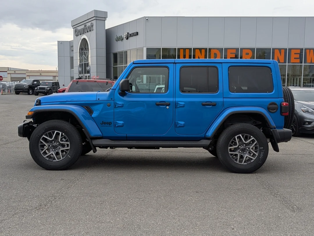New 2025 Blue Jeep Sahara - - 4x4 - Adaptive Cruise - 12.3inch display - Blind Spot Mon & More! image 5