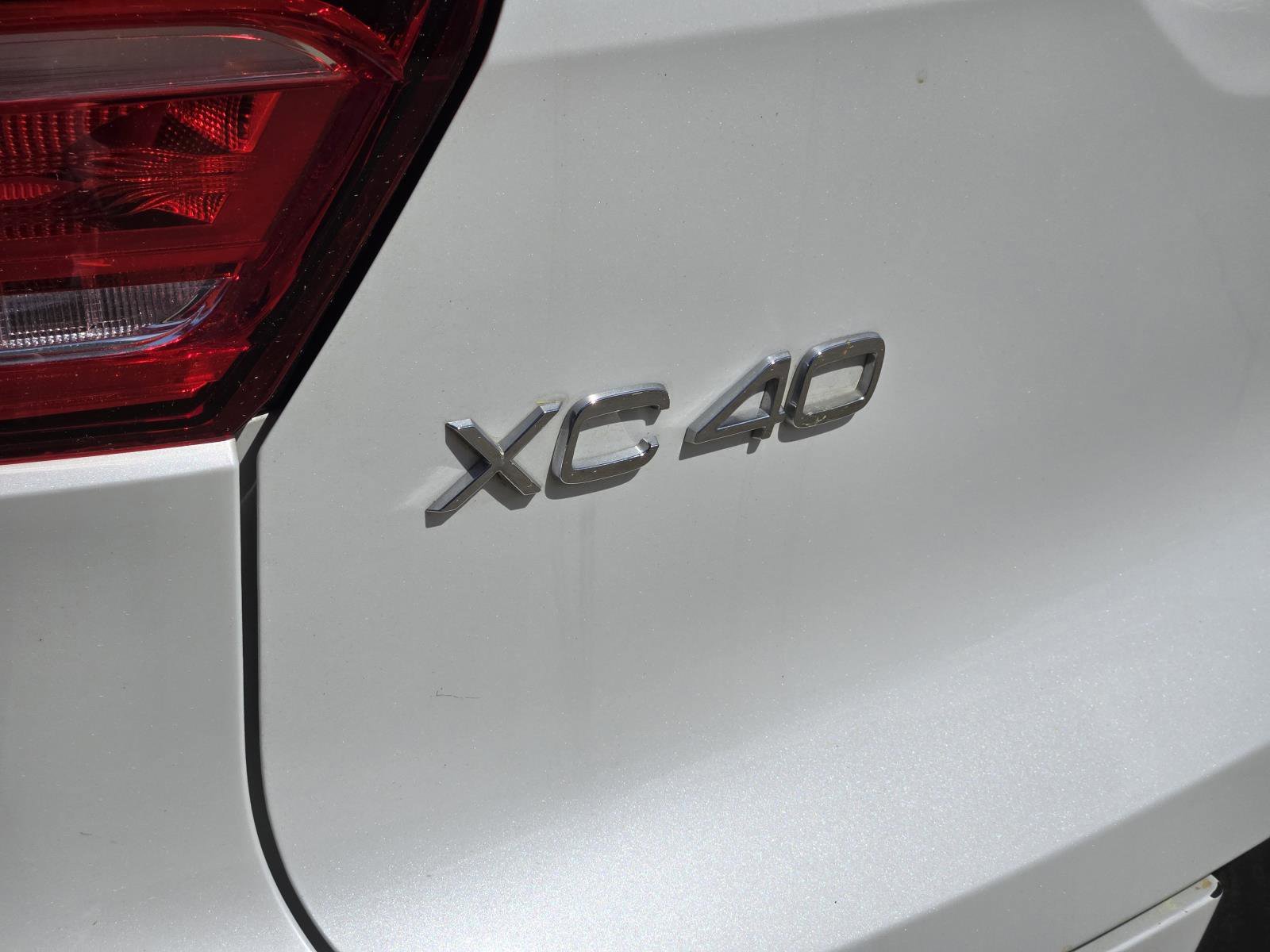 Used 2023 Crystal White Volvo Ultimate Bright Theme image 8