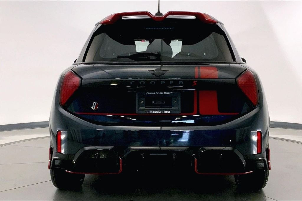 New 2026 Legend Grey Metallic MINI Iconic image 3
