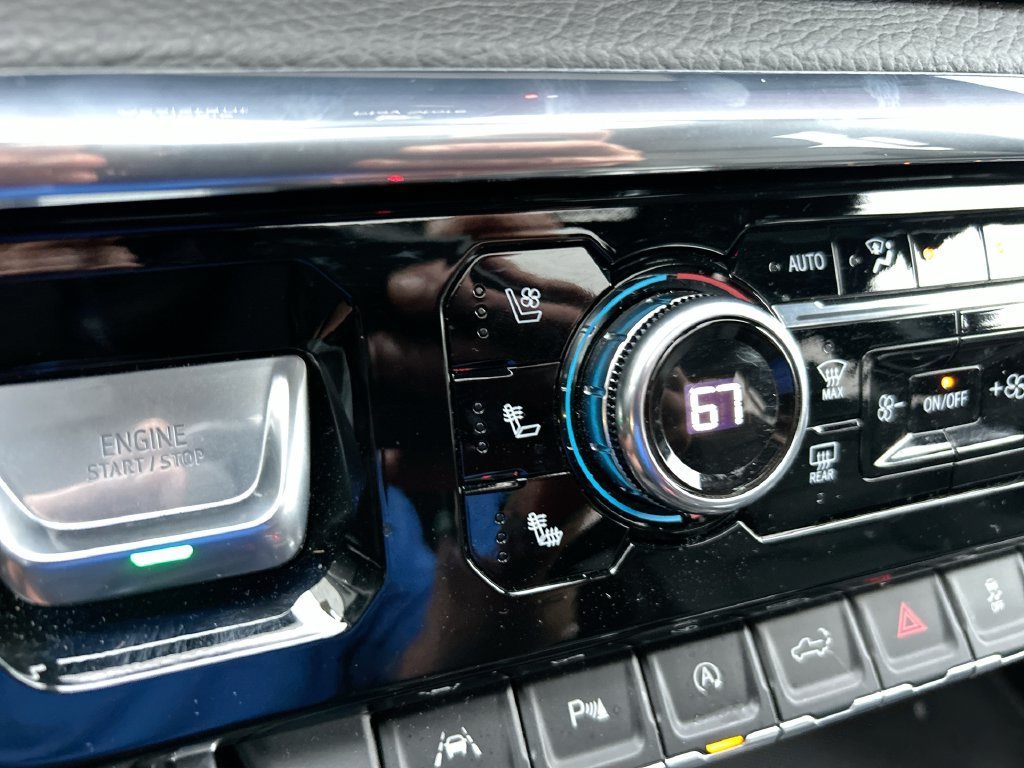 Used 2025 Onyx Black GMC Denali image 32