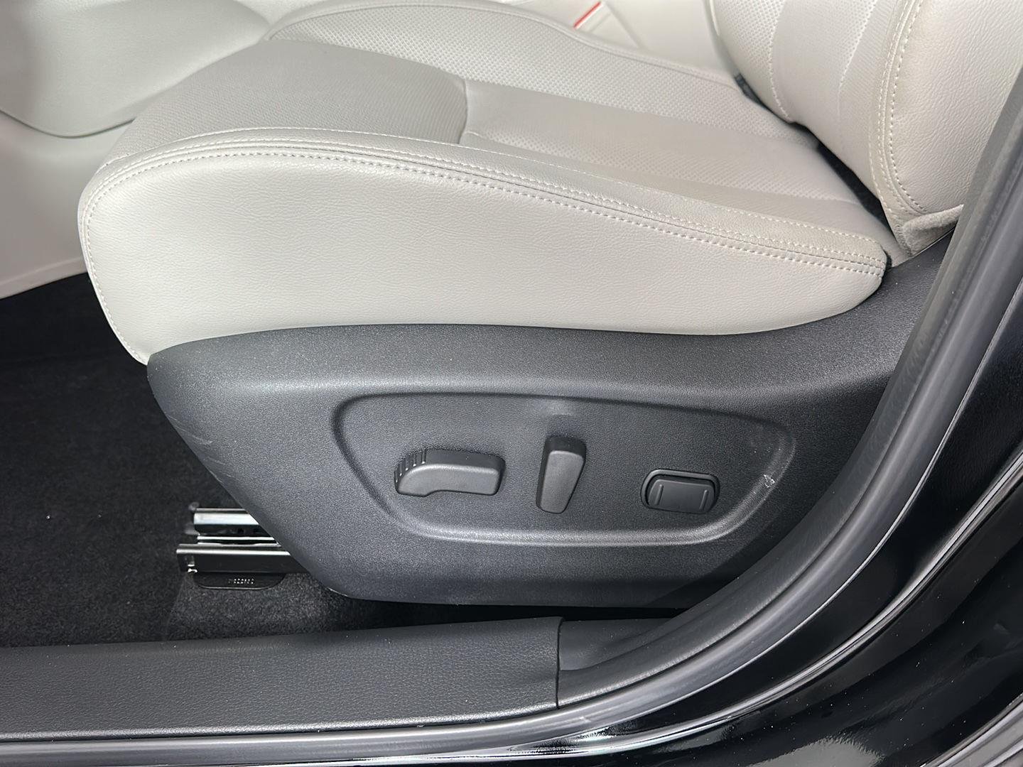 Certified Used 2022 Magnetic Black Pearl Nissan SL image 20