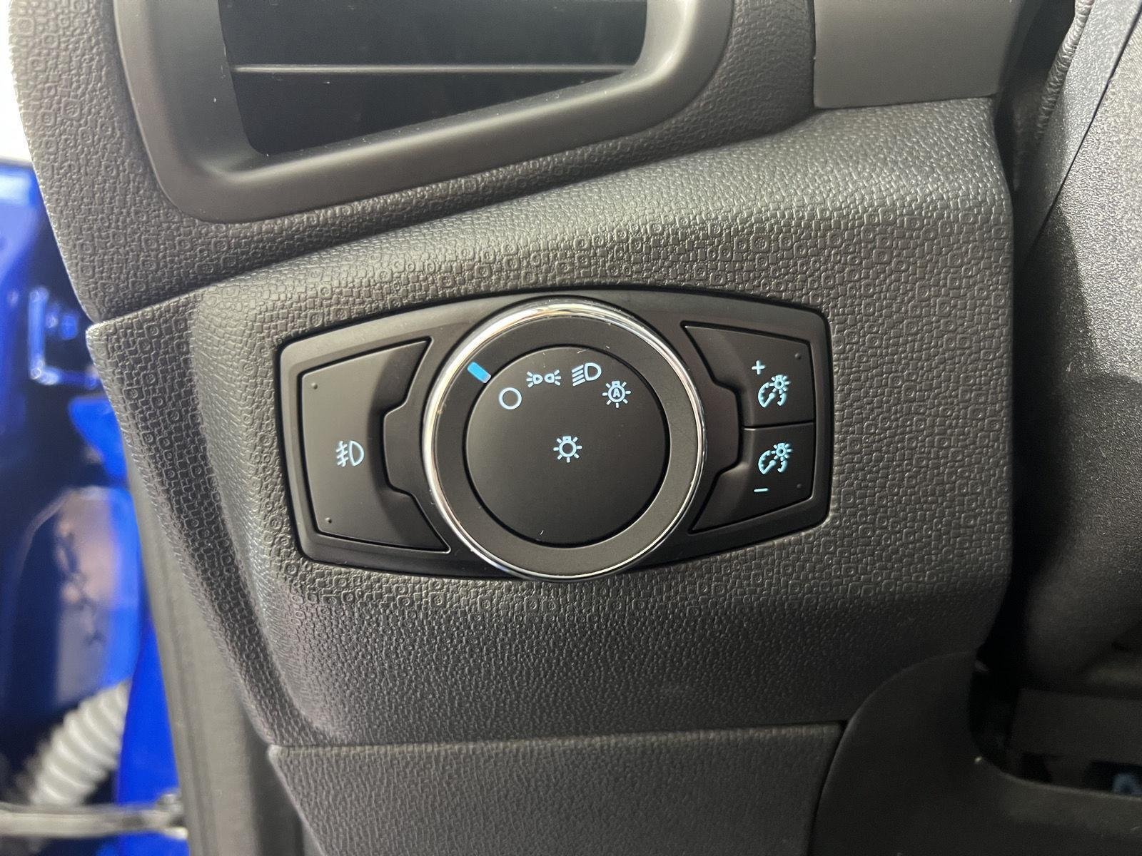 Used 2022 Lightning Blue Ford SE image 17