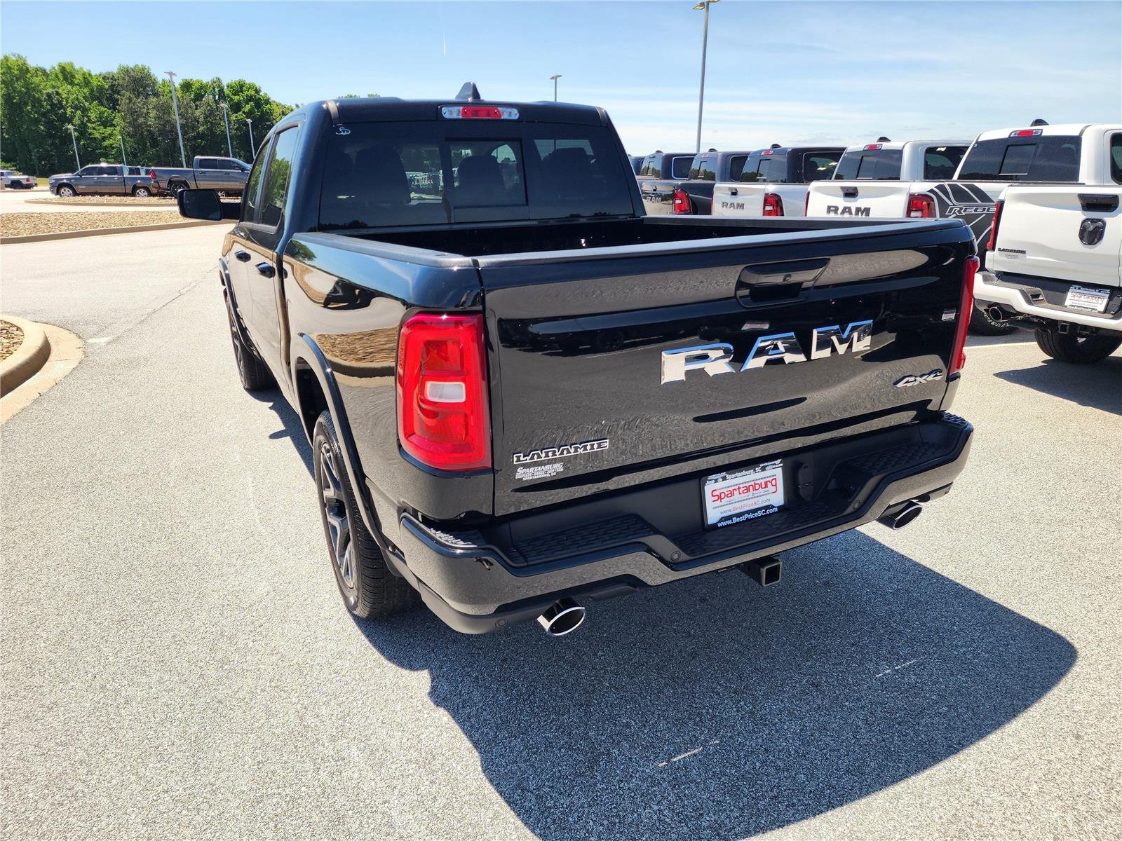 New 2026 Diamond Black Crystal Pearl-Coat Exterior Paint RAM Laramie image 4