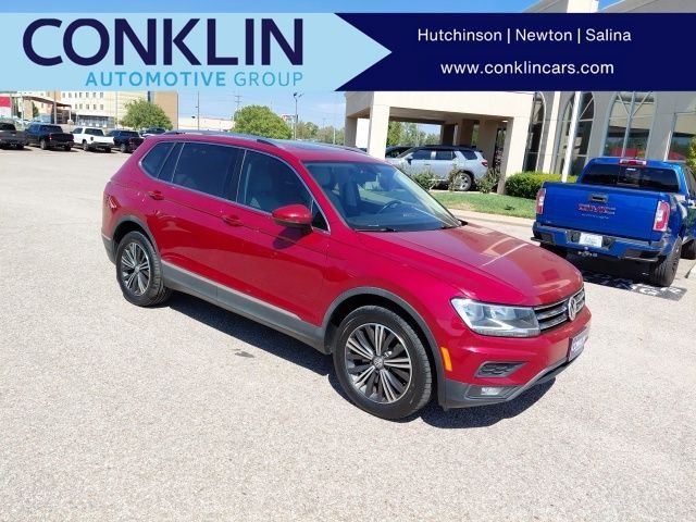 Used 2018 Cardinal Red Metallic Volkswagen 2.0T SEL image 1