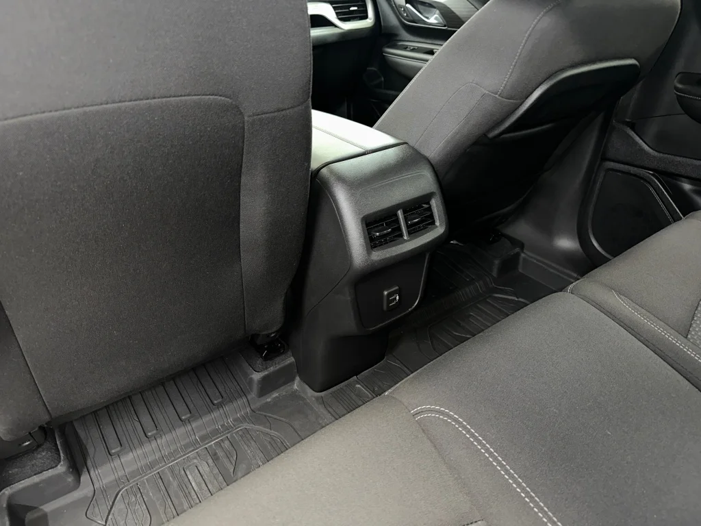 Used 2023 Marine Metallic GMC SLE image 18