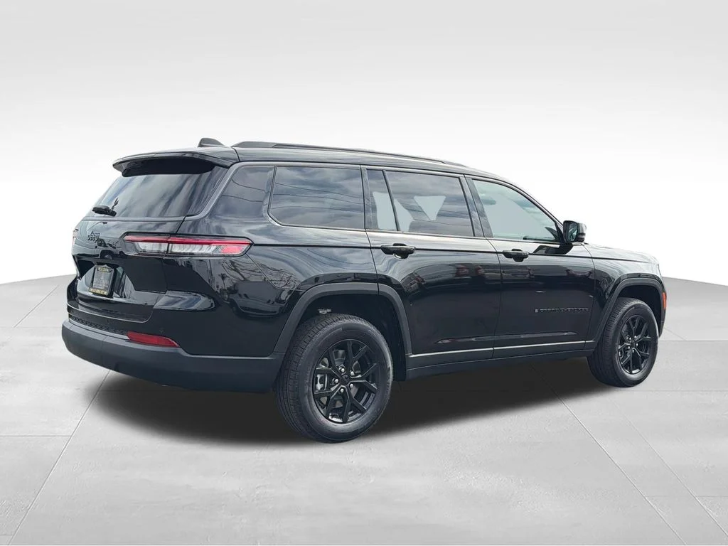 New 2026 Diamond Black Crystal Pearl-Coat Exterior Paint Jeep Altitude image 5