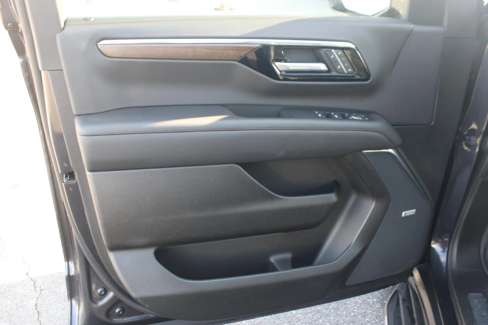 Used 2025 Dark Ash Metallic Chevrolet High Country image 15