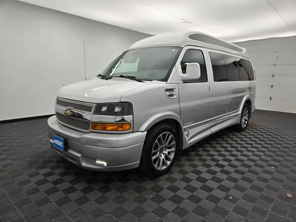 Used 2021 Summit White Chevrolet WT image 11
