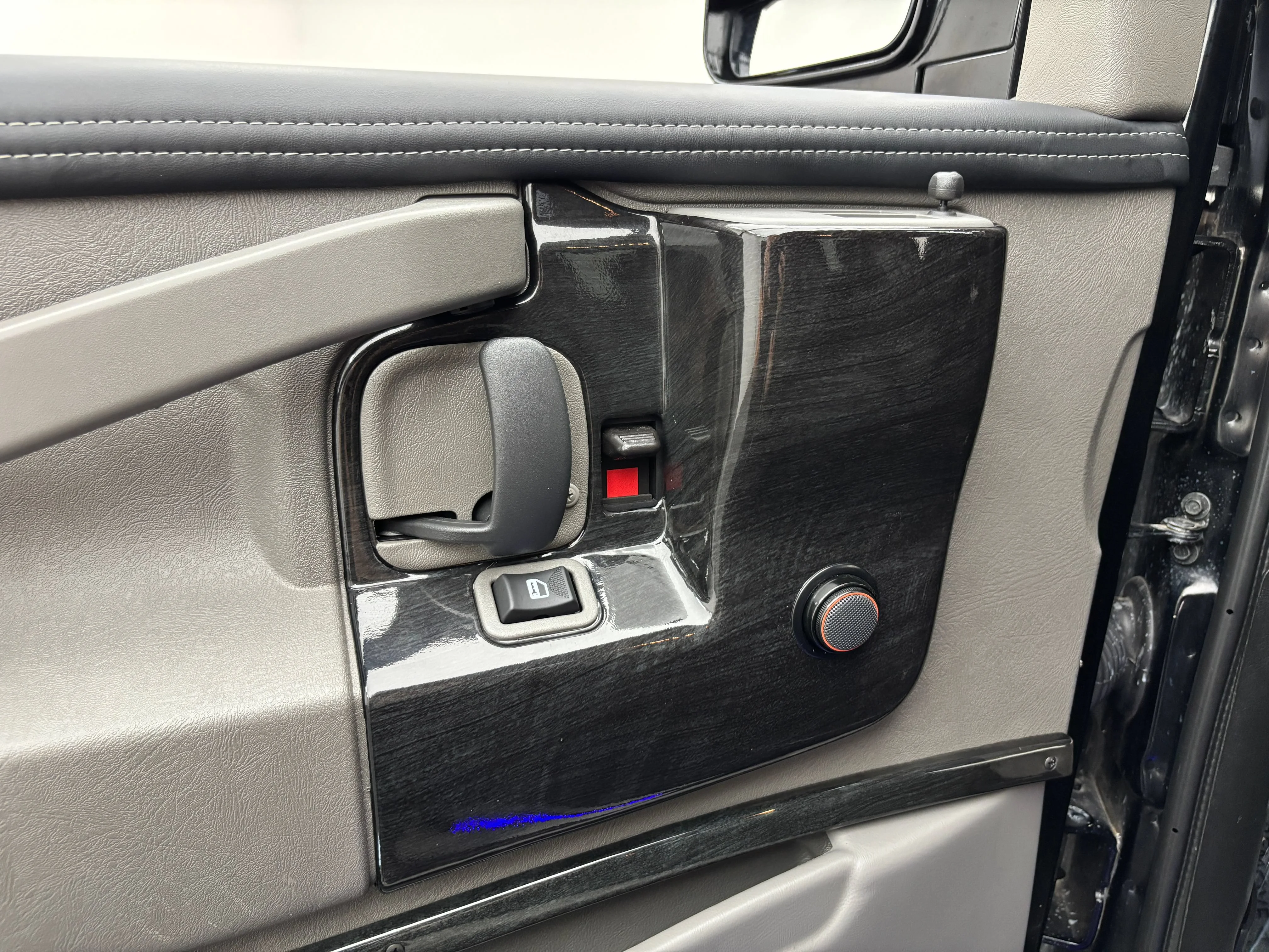 Used 2025 Onyx Black GMC Work Van image 18