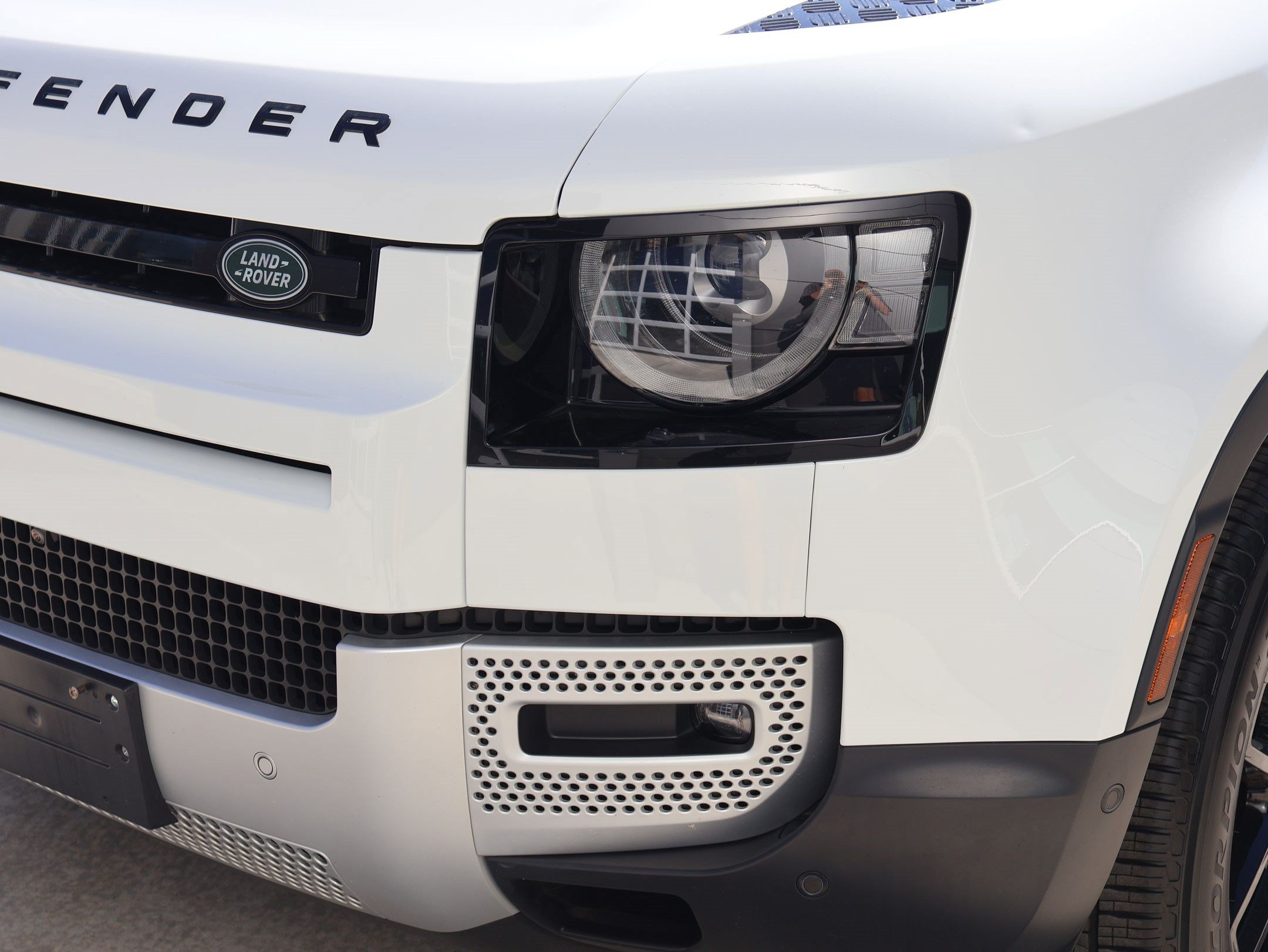Used 2024 Fuji White Land Rover 110 P300 S image 10
