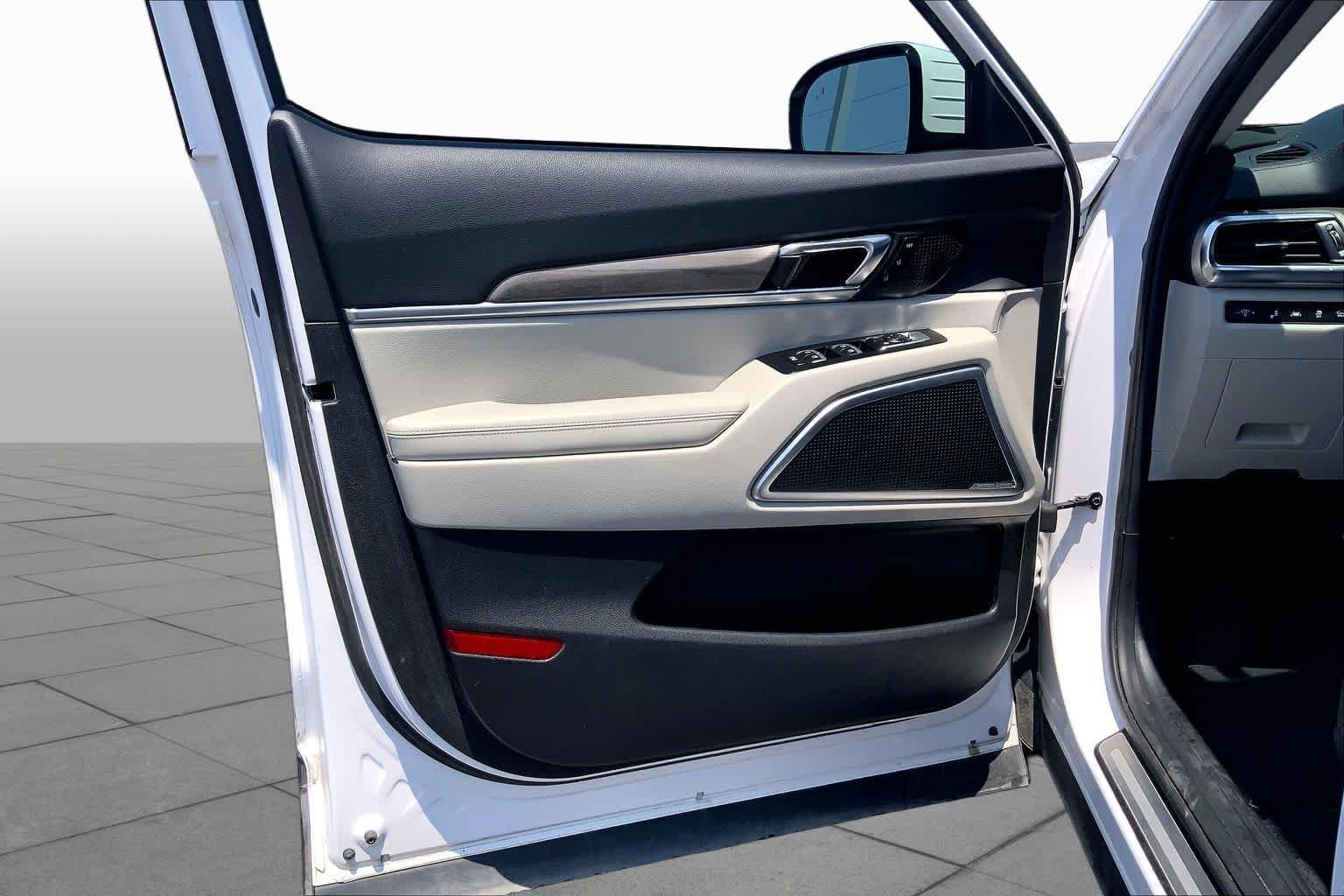 Used 2022 Glacial White Pearl Kia SX image 22