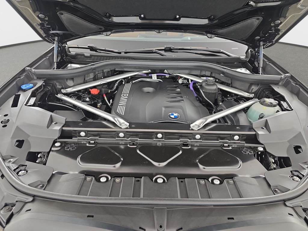 New 2026 Black Sapphire Metallic BMW xDrive40i image 32
