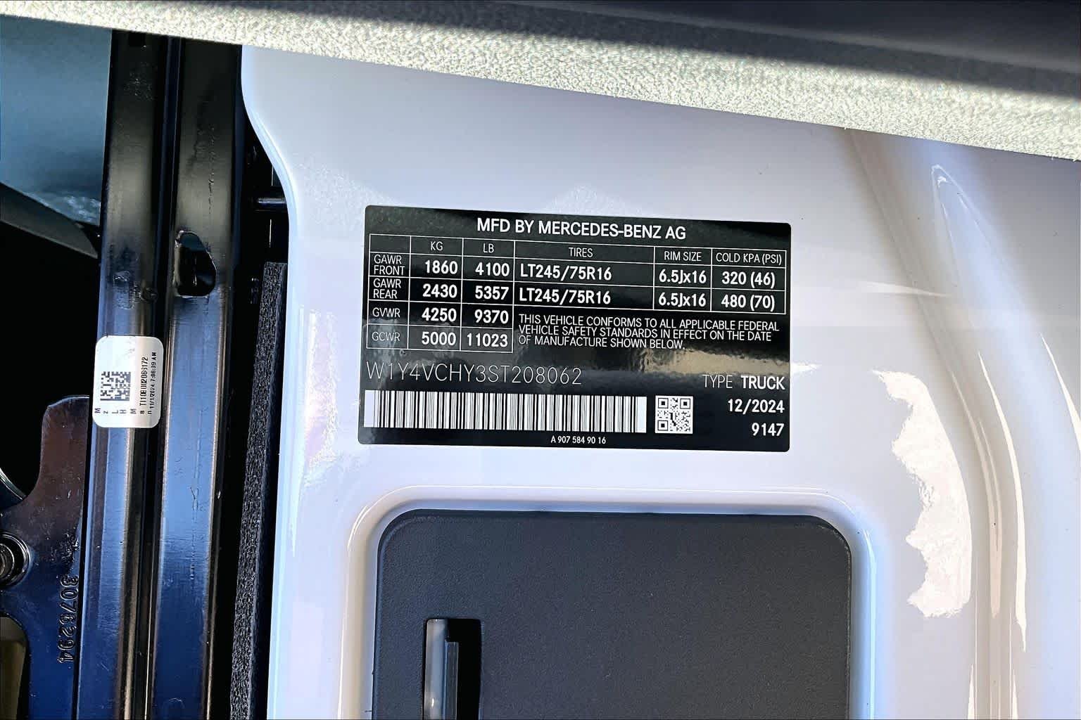 New 2025 Arctic+White Mercedes-Benz  image 13