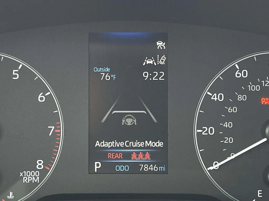 2025 Toyota Corolla Cross LE - Photo 15