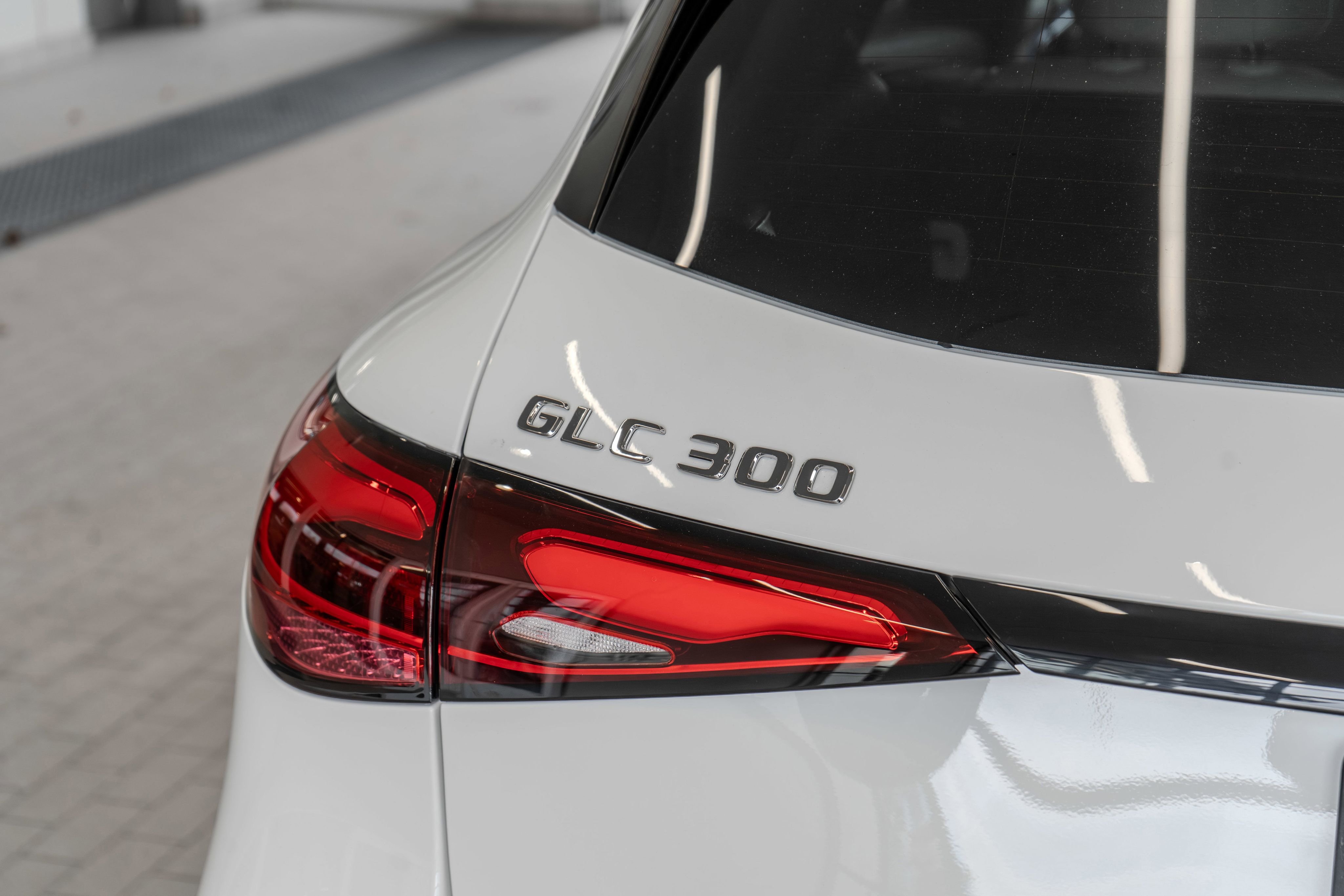 New 2026 Polar White Mercedes-Benz GLC 300 image 22
