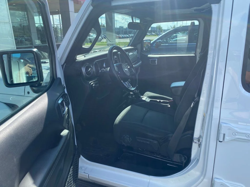 Used 2021 White Jeep Unlimited Sahara image 2
