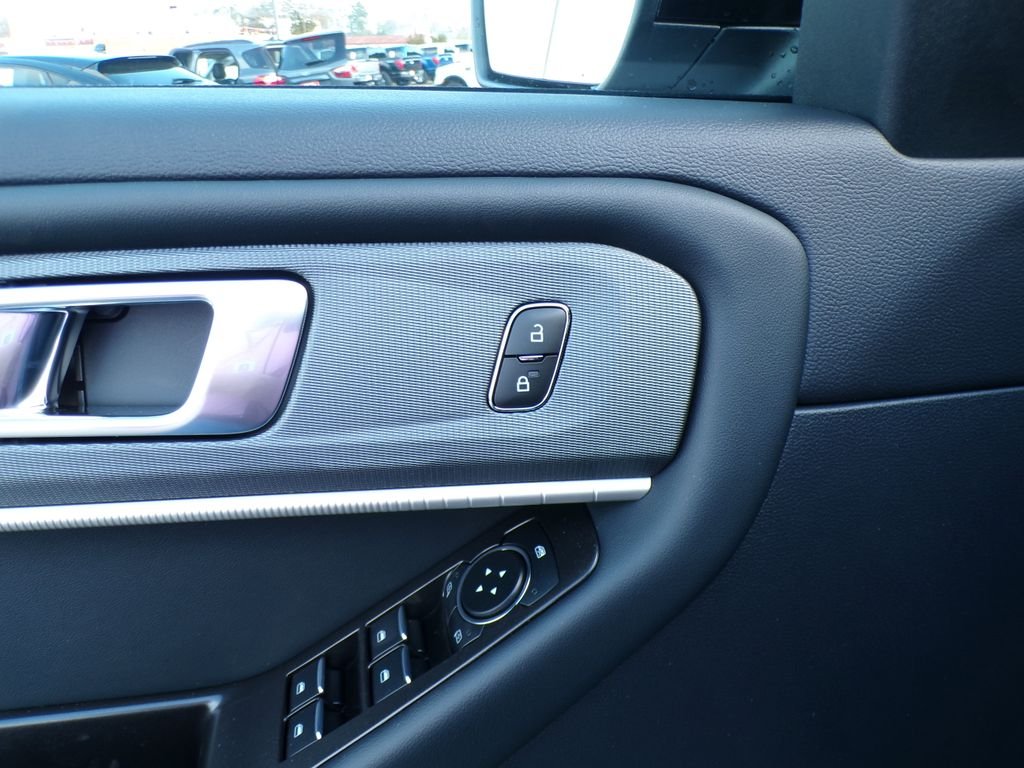 New 2026 Space White Metallic Ford ST-Line image 11