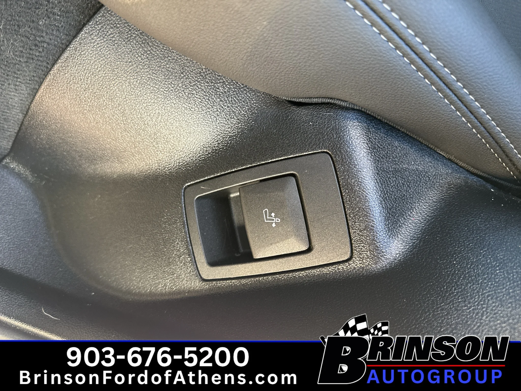 Certified Used 2024 Mineral White Metallic BMW sDrive30i image 12