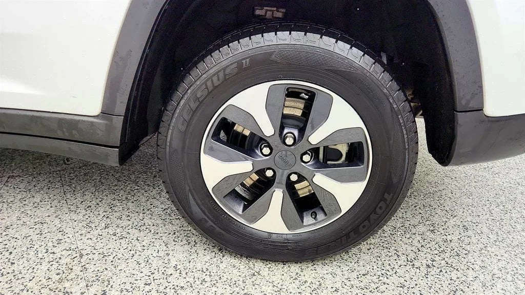Used 2023 Bright White Clearcoat Jeep 4x4 image 9