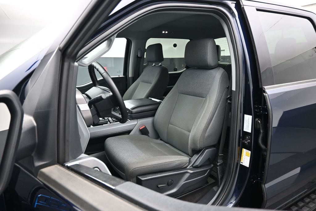 Used 2024 Blue Ford XLT image 9