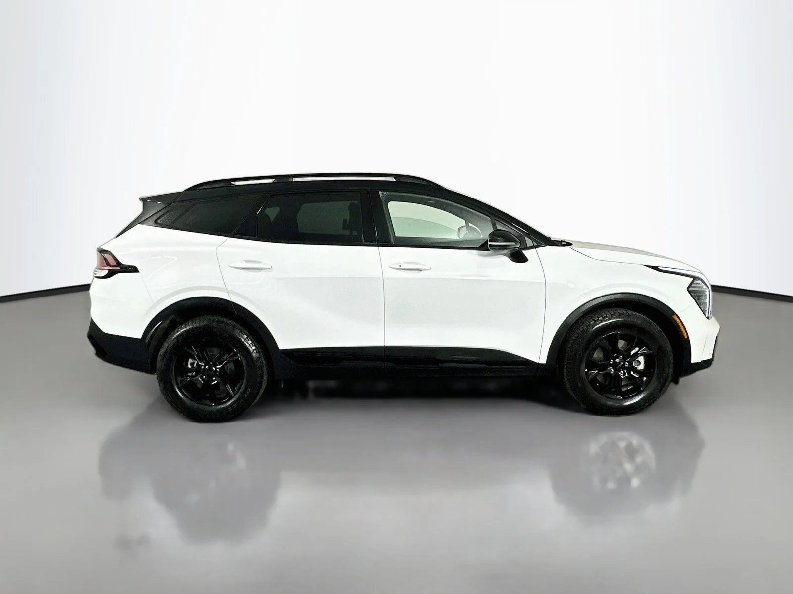 Used 2025 Glacier White Pearl/Ebony Black Roof Kia X-Pro image 8