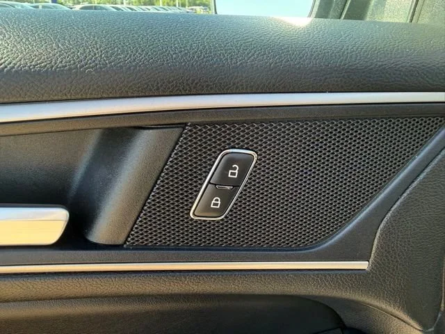 Used 2022 Black Ford SEL image 11